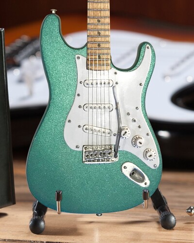 MINI GUITARRA FENDER STRAT ERIC CLAPTON ASTON MARTIN GREEN – foto 3
